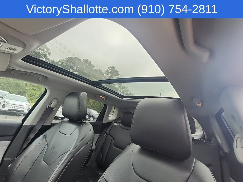 Used 2022 Jeep Compass Latitude w/ Sun and Sound Group AWD/4WD image 5