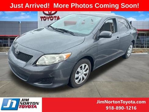Used 2010 Toyota Corolla LE FWD image 3