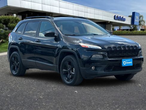 Used 2018 Jeep Cherokee Latitude w/ Altitude Package AWD/4WD image 10