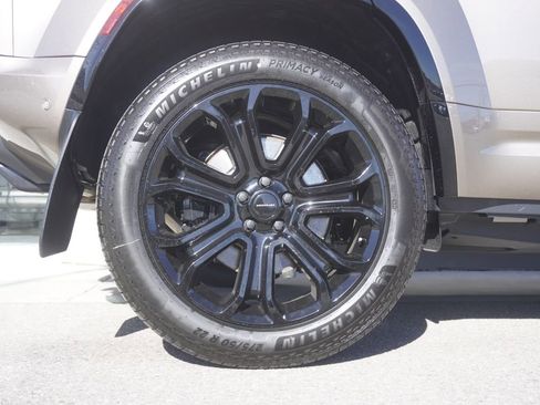 New 2026 Land Rover Defender 110 OCTA image 32