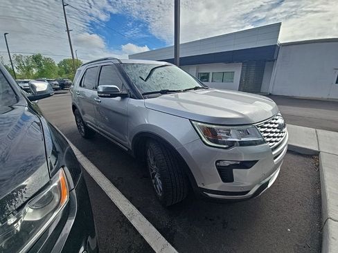 Used 2018 Ford Explorer Platinum AWD/4WD image 2