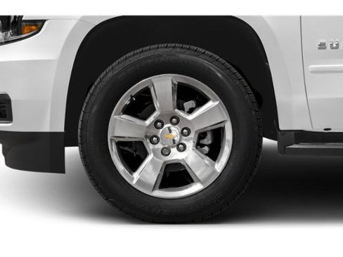 Used 2020 Chevrolet Suburban LT w/ Luxury Package AWD/4WD image 11