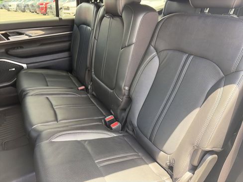Used 2023 Jeep Wagoneer 4WD image 32