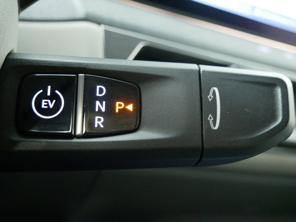 Used 2024 Kia EV9 Land AWD/4WD image 35