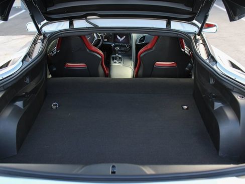 Used 2019 Chevrolet Corvette Stingray Coupe w/ 1LT RWD image 38