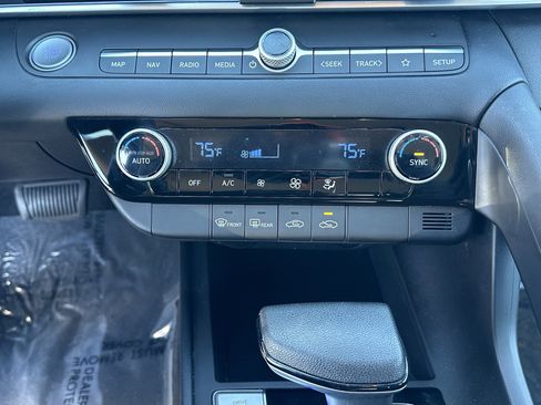 Used 2024 Hyundai Elantra SEL image 30