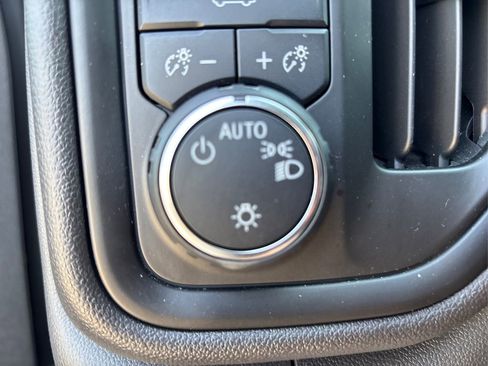 Used 2023 Chevrolet Silverado 1500 Custom image 25