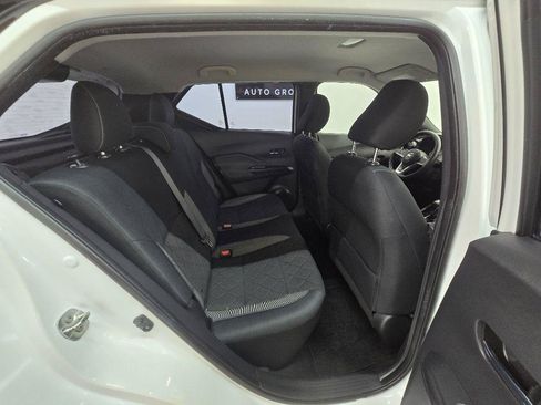 Used 2019 Nissan Kicks SV FWD image 18