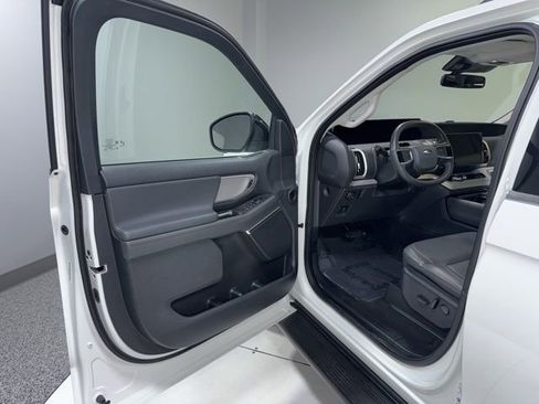 Used 2025 Ford Expedition Active AWD/4WD image 12