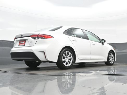 Used 2024 Toyota Corolla LE FWD image 30