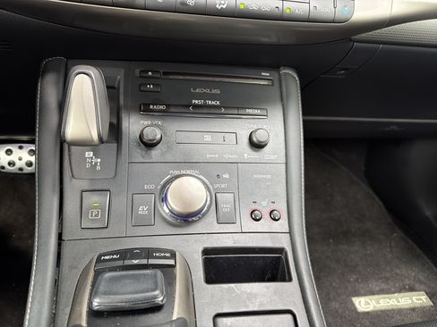 Used 2015 Lexus CT 200h w/ Navigation Package FWD image 27