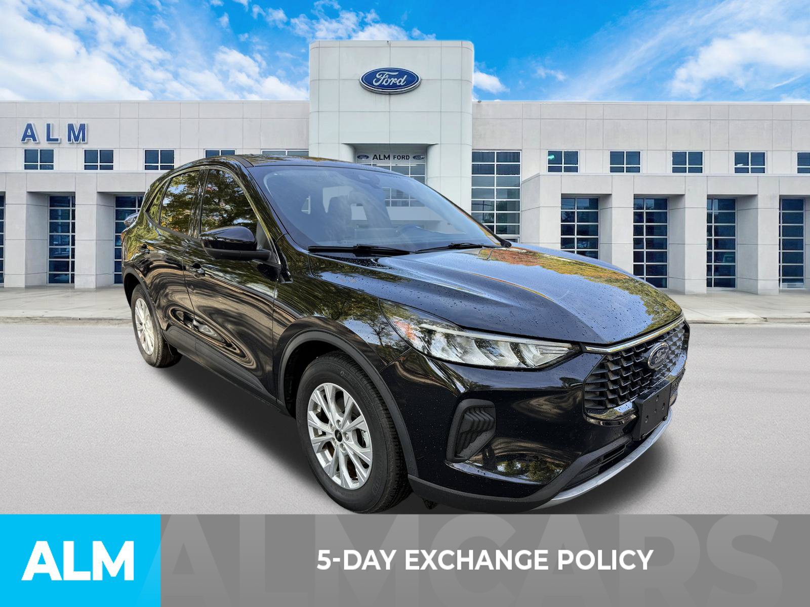 Used 2023 Ford Escape Active w/ Tech Pack #2 FWD image 3