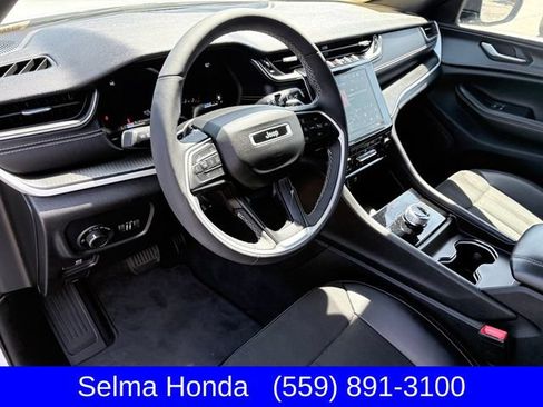 Used 2023 Jeep Grand Cherokee Altitude AWD/4WD image 7