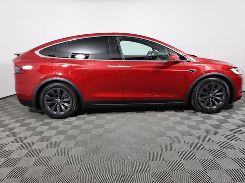 Used 2018 Tesla Model X 75D AWD/4WD image 4