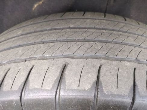 Used 2023 GMC Acadia SLT w/ Elevation Edition image 11