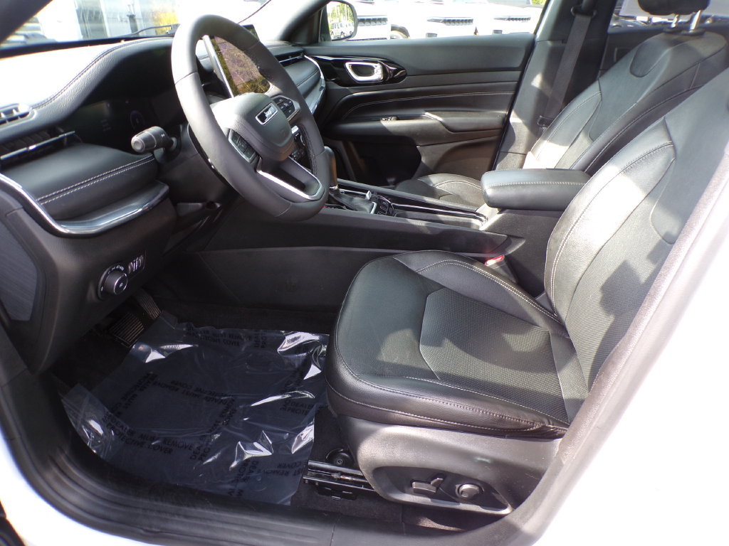 Used 2023 Jeep Compass High Altitude AWD/4WD image 16