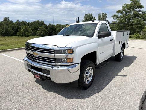 Used 2016 Chevrolet Silverado 2500 W/T AWD/4WD image 2