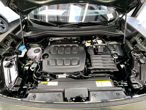 New 2026 Volkswagen Tiguan SEL R-Line AWD/4WD image 11