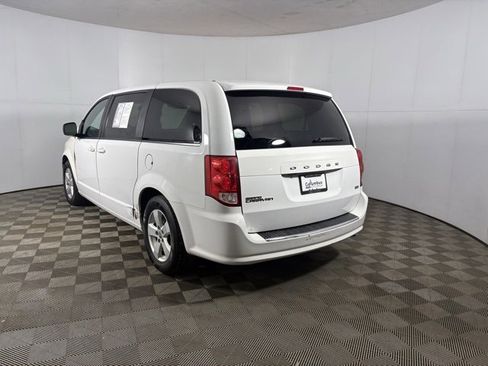 Used 2018 Dodge Grand Caravan SE image 4