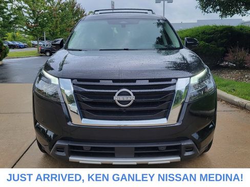 Certified 2025 Nissan Pathfinder SL w/ SL Premium Package AWD/4WD image 8