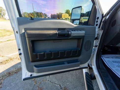 Used 2015 Ford F250 XLT w/ XLT Interior Package image 18