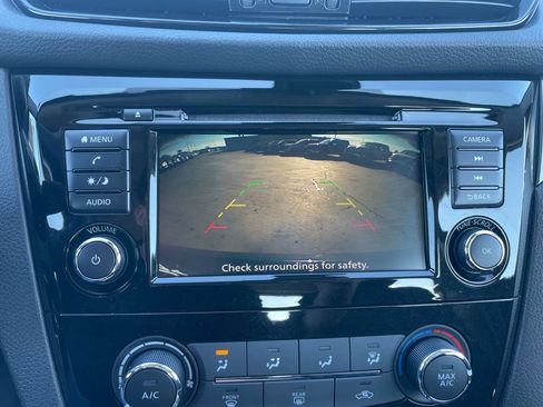 Used 2022 Nissan Rogue Sport S image 17