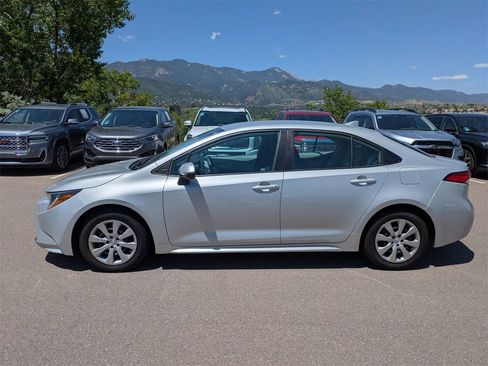 Used 2021 Toyota Corolla LE image 7