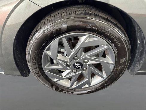 Used 2024 Hyundai Elantra Blue FWD image 22