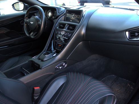 Used 2018 Aston Martin DB11 Coupe image 30