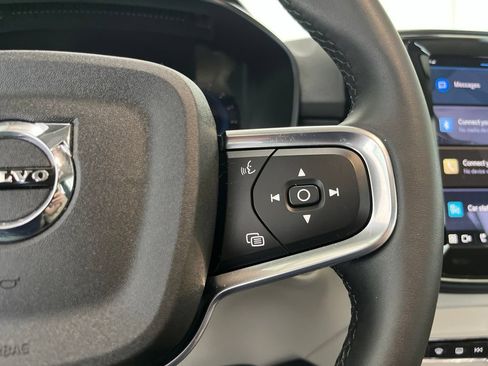 Used 2024 Volvo XC40 B5 Plus w/ Climate Package AWD/4WD image 8
