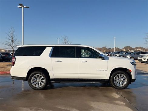 Used 2024 Chevrolet Suburban Premier image 10