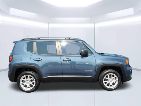 Used 2023 Jeep Renegade Latitude w/ Premium Group AWD/4WD image 2