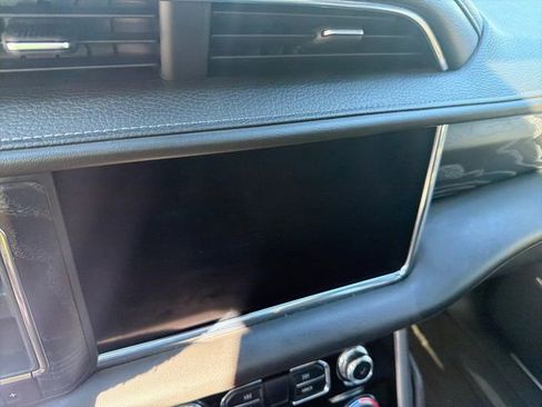 Used 2023 GMC Yukon XL Denali AWD/4WD image 16