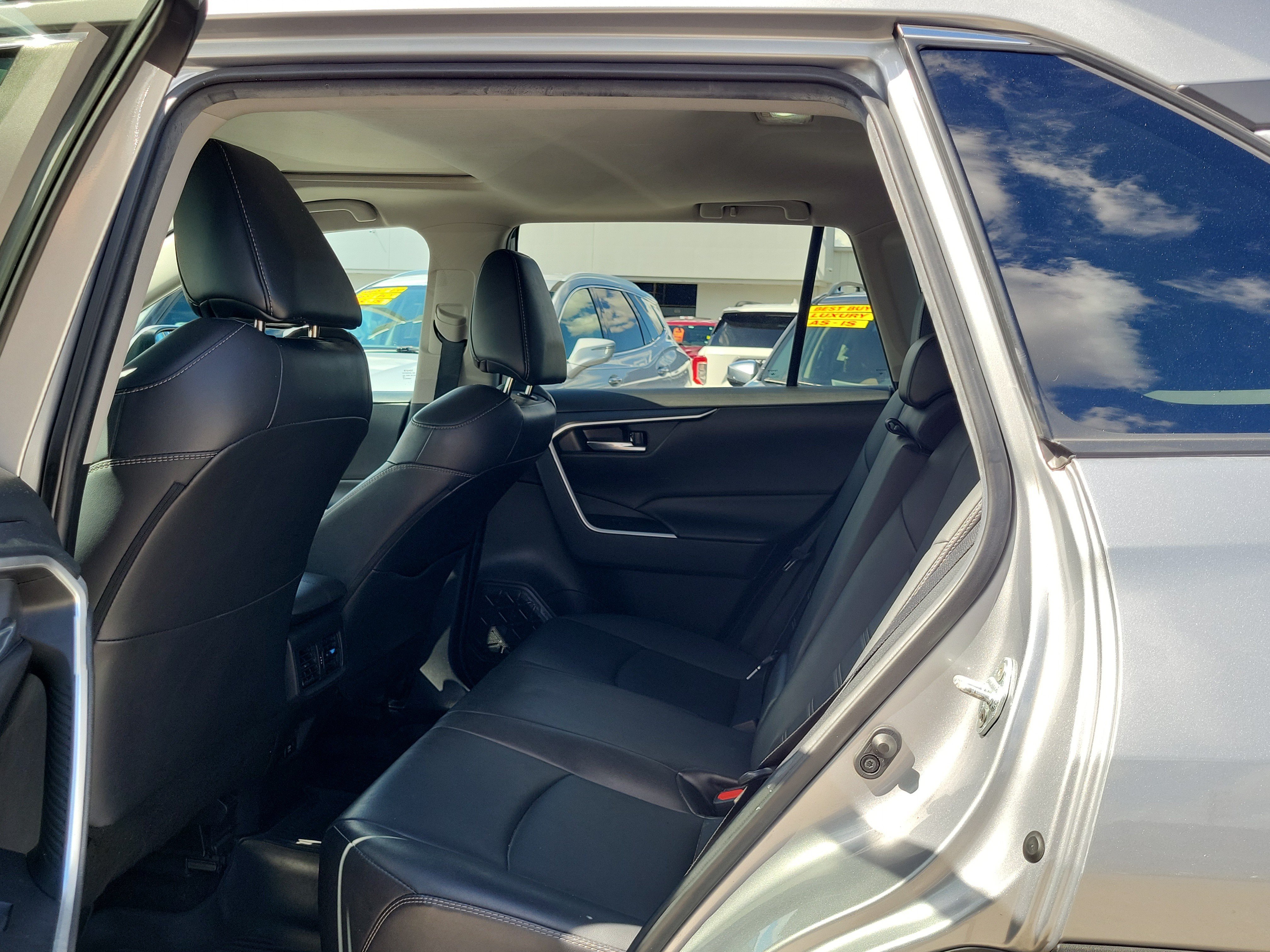 Used 2021 Toyota RAV4 XLE Premium FWD image 13