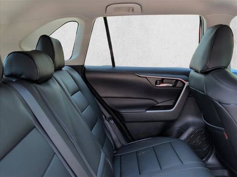 Used 2022 Toyota RAV4 XLE AWD/4WD image 20