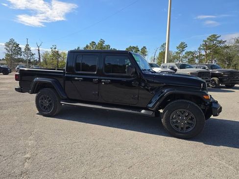 New 2026 Jeep Gladiator Sport image 2