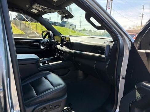 Used 2025 Chevrolet Tahoe LT AWD/4WD image 36