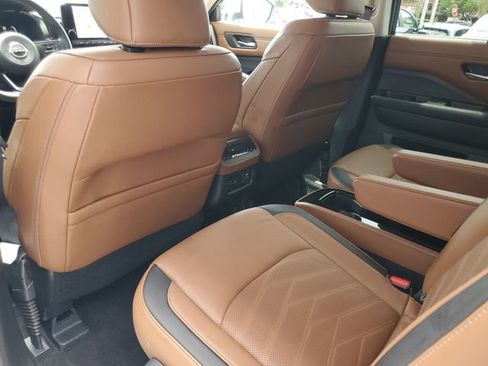 Certified 2025 Nissan Pathfinder Platinum FWD image 34