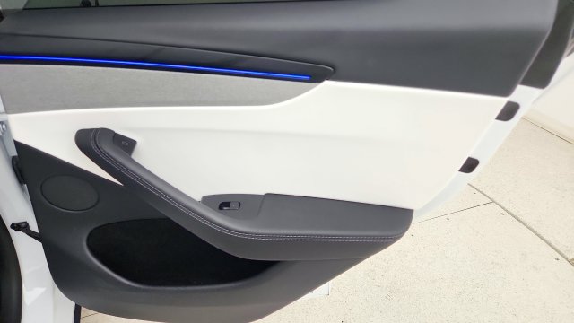 Used 2026 Tesla Model Y AWD image 38
