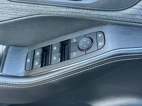 Used 2023 Nissan Rogue SV image 22