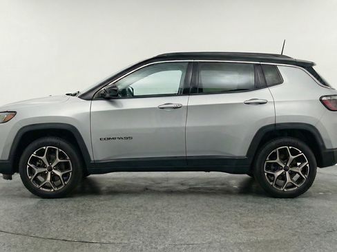 Used 2025 Jeep Compass Limited image 5