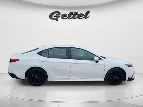 Used 2026 Toyota Camry SE w/ Convenience Package FWD image 4