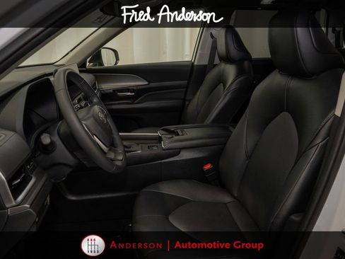 Certified 2024 Toyota Grand Highlander FWD image 13