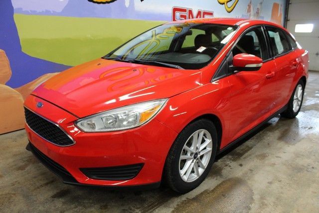 Used 2016 Ford Focus SE w/ SE Winter Package FWD image 8