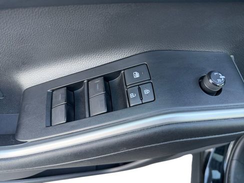 Used 2021 Toyota Highlander XLE image 41