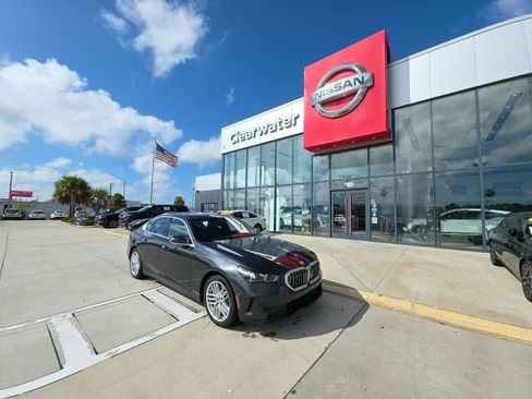 Used 2025 BMW 530i image 1