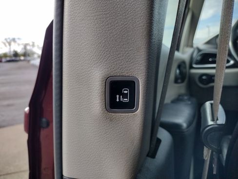 Used 2018 Chrysler Pacifica Touring-L Plus FWD image 15