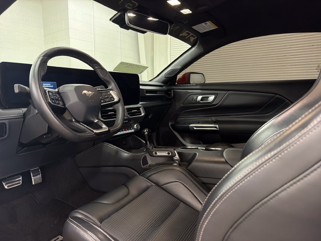 Used 2025 Ford Mustang GT Premium w/ GT Performance Package RWD image 4