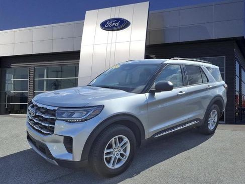 Certified 2025 Ford Explorer Active AWD/4WD image 4