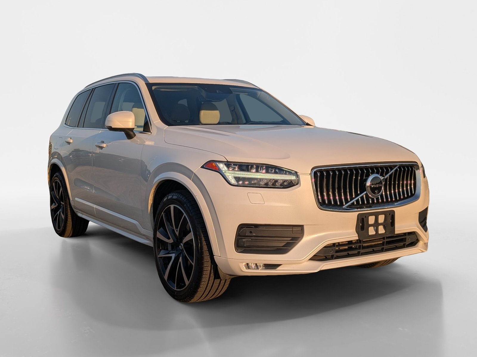 Used 2020 Volvo XC90 T6 Momentum w/ Protection Package AWD/4WD image 2
